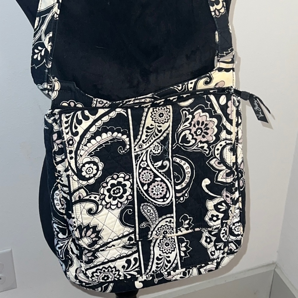 Vera Bradley Midnight Paisley mailbag shoulder / crossbody fabric bag‎ black